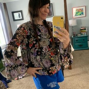 Cupio. Lightweight floral bell sleeve blouse.